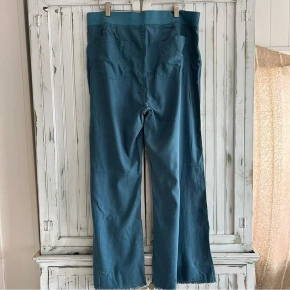 NWT XCVI Teal Hydra Flare Pant in sz L Large little smudge - Picture 10 of 13